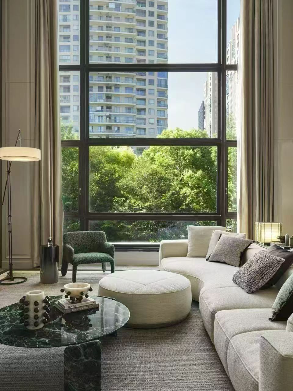 Ultra-luxury 4-bed, 3-bath + maid's room duplex at Lakeville Luxe in Xintiandi. 404 sqm, 7,000 sqm clubhouse with pool, gym, banquet room. 220,000 RMB/month.