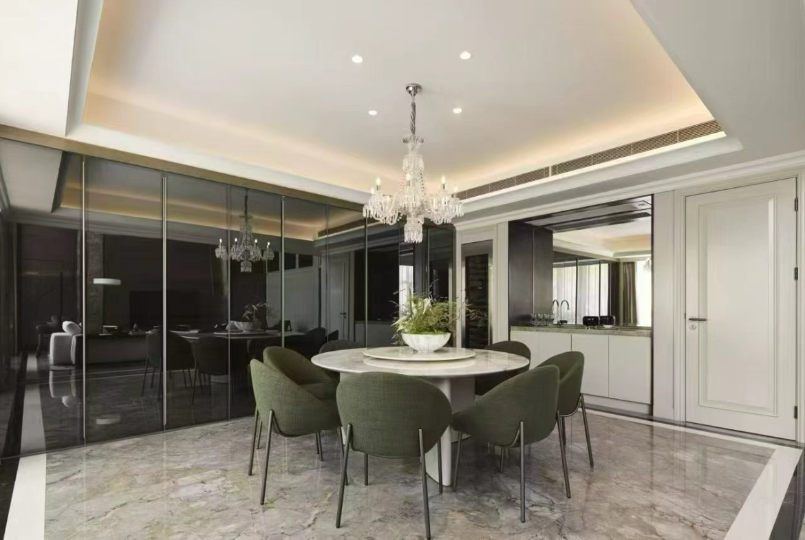 Ultra-luxury 4-bed, 3-bath + maid's room duplex at Lakeville Luxe in Xintiandi. 404 sqm, 7,000 sqm clubhouse with pool, gym, banquet room. 220,000 RMB/month.