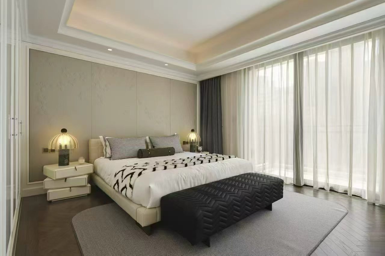 Ultra-luxury 4-bed, 3-bath + maid's room duplex at Lakeville Luxe in Xintiandi. 404 sqm, 7,000 sqm clubhouse with pool, gym, banquet room. 220,000 RMB/month.