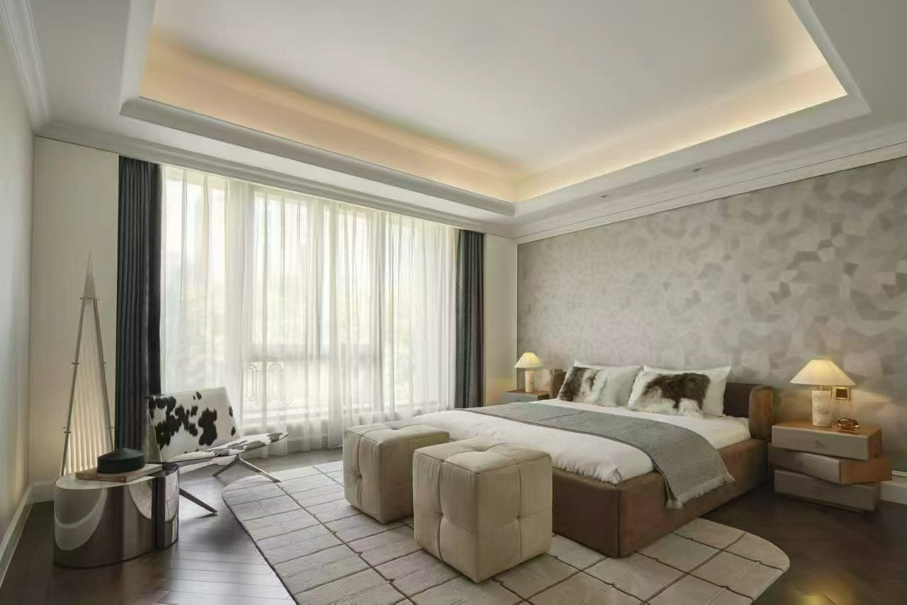 Ultra-luxury 4-bed, 3-bath + maid's room duplex at Lakeville Luxe in Xintiandi. 404 sqm, 7,000 sqm clubhouse with pool, gym, banquet room. 220,000 RMB/month.