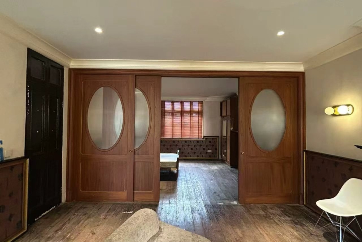 Lane house for rent in the FFC. 80 sqm, 1-bed, 1-bath lane house on Yanqing Road. 3rd floor entire unit, garden setting, quiet location. 17,000 RMB/month.