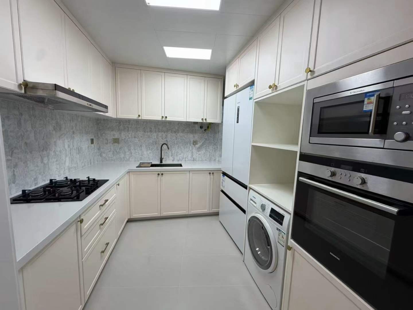 lianhua-apartment-jingan-west-beijing-road-3-bed-2-bath-shanghai-rentals (2) 2+1 bed, 2-bath unit at Lianhua Apartment on Beijing West Road. 120 sqm, new French renovation, large balcony. 22,500 RMB/month.