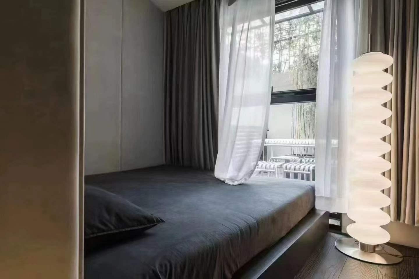 lincoln-apartments-1-bed-1-bath-shanghai-rentals (4) Ground floor unit at Lincoln Apartments on Huaihai Road. 1 bed, 2 living rooms, private garden, steps from Shanghai Library Station. 16,800 RMB/month.