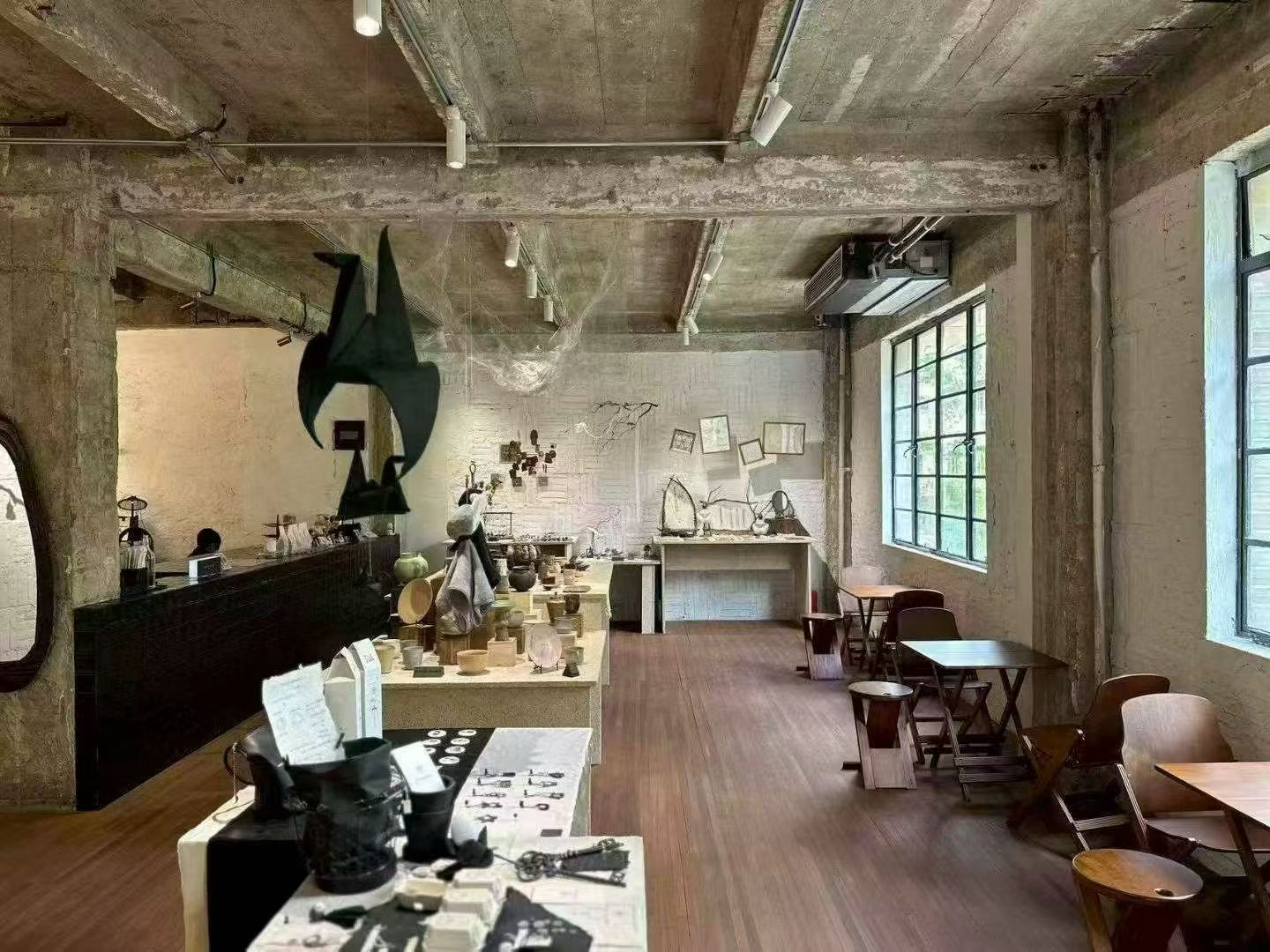 nanchang-building-commercial-space-180-sqm-showroom-design-office-shanghai-rentals (4) 2nd floor commercial space at Nanchang Building, a 1933 Art Deco heritage landmark near IAPM. 180 sqm open plan. Ideal for showroom or design studio. 65,000 RMB/month.