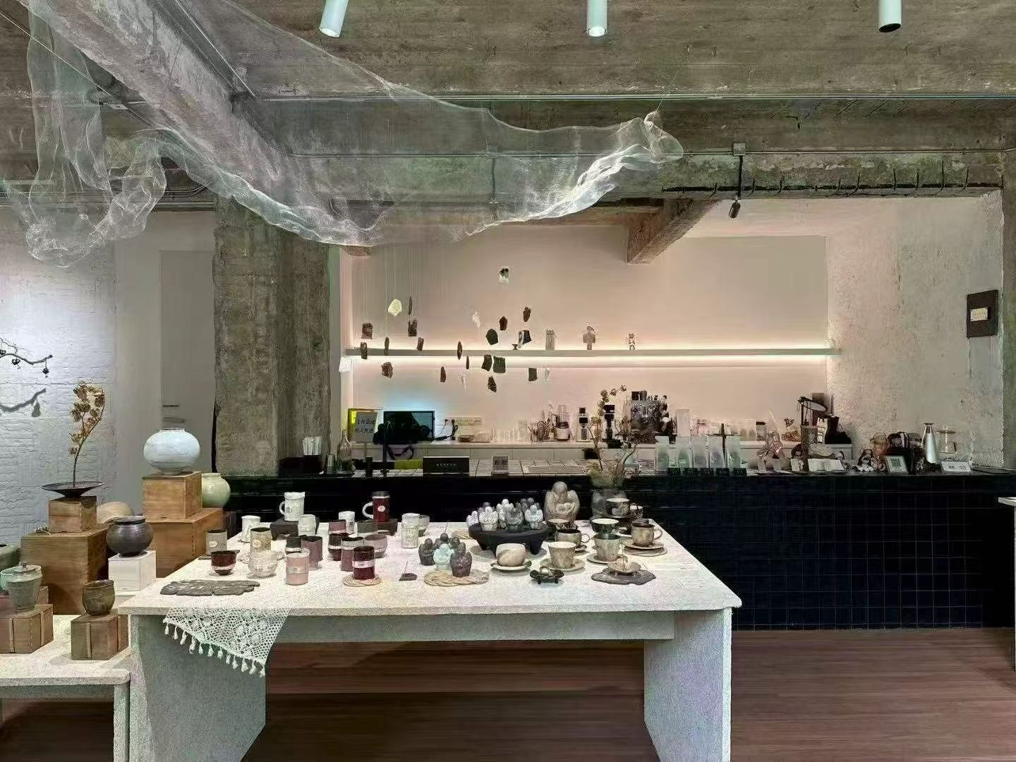 nanchang-building-commercial-space-180-sqm-showroom-design-office-shanghai-rentals (6) 2nd floor commercial space at Nanchang Building, a 1933 Art Deco heritage landmark near IAPM. 180 sqm open plan. Ideal for showroom or design studio. 65,000 RMB/month.