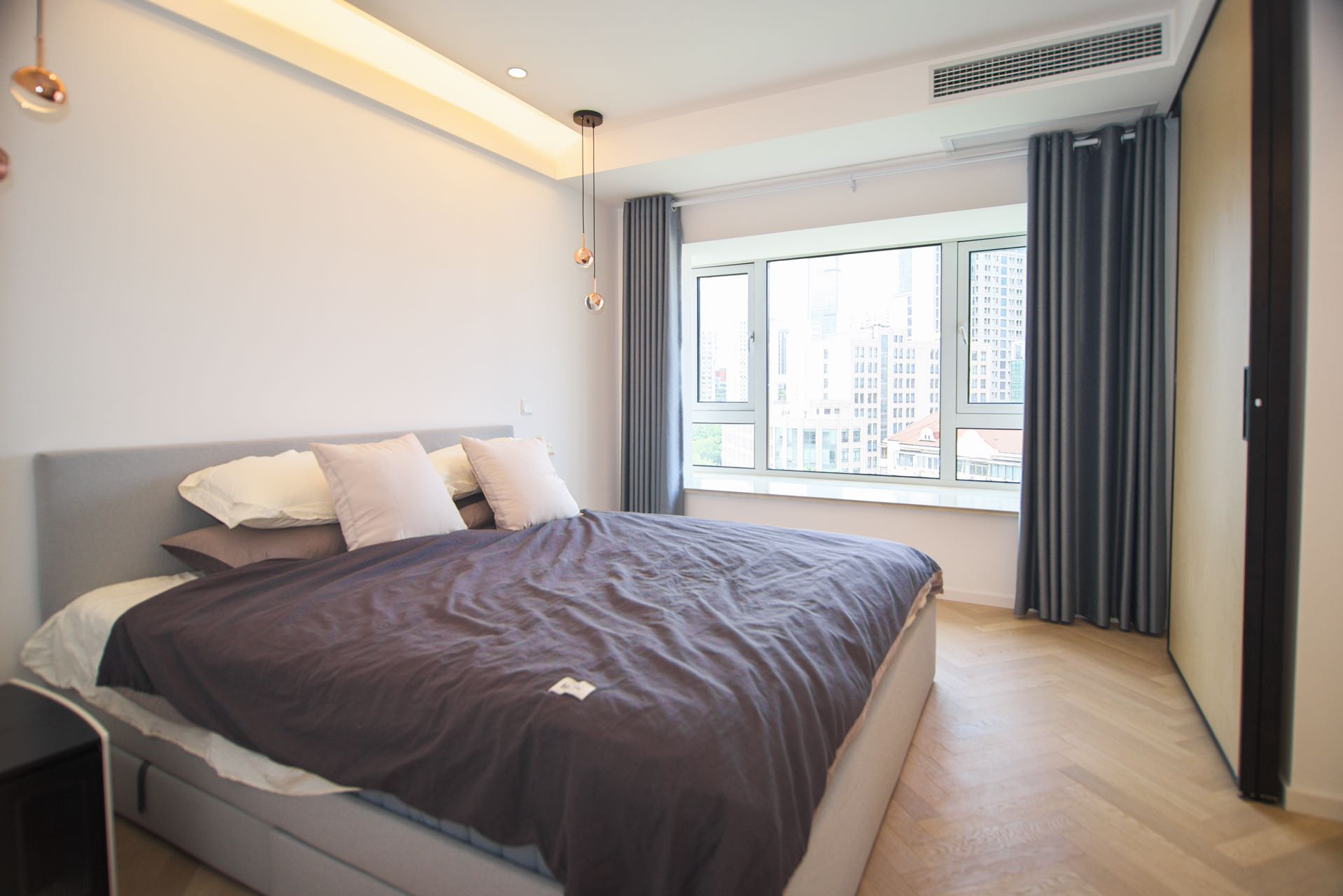 one-park-avenue-1-bed-2-bath-floor-heating-clubhouse-shanghai-rentals (5) Newly renovated 1-bed + large walk-in closet at One Park Avenue. Daikin central AC, underfloor heating, Siemens appliances. Available Sept 1. 25,000 RMB/month.
