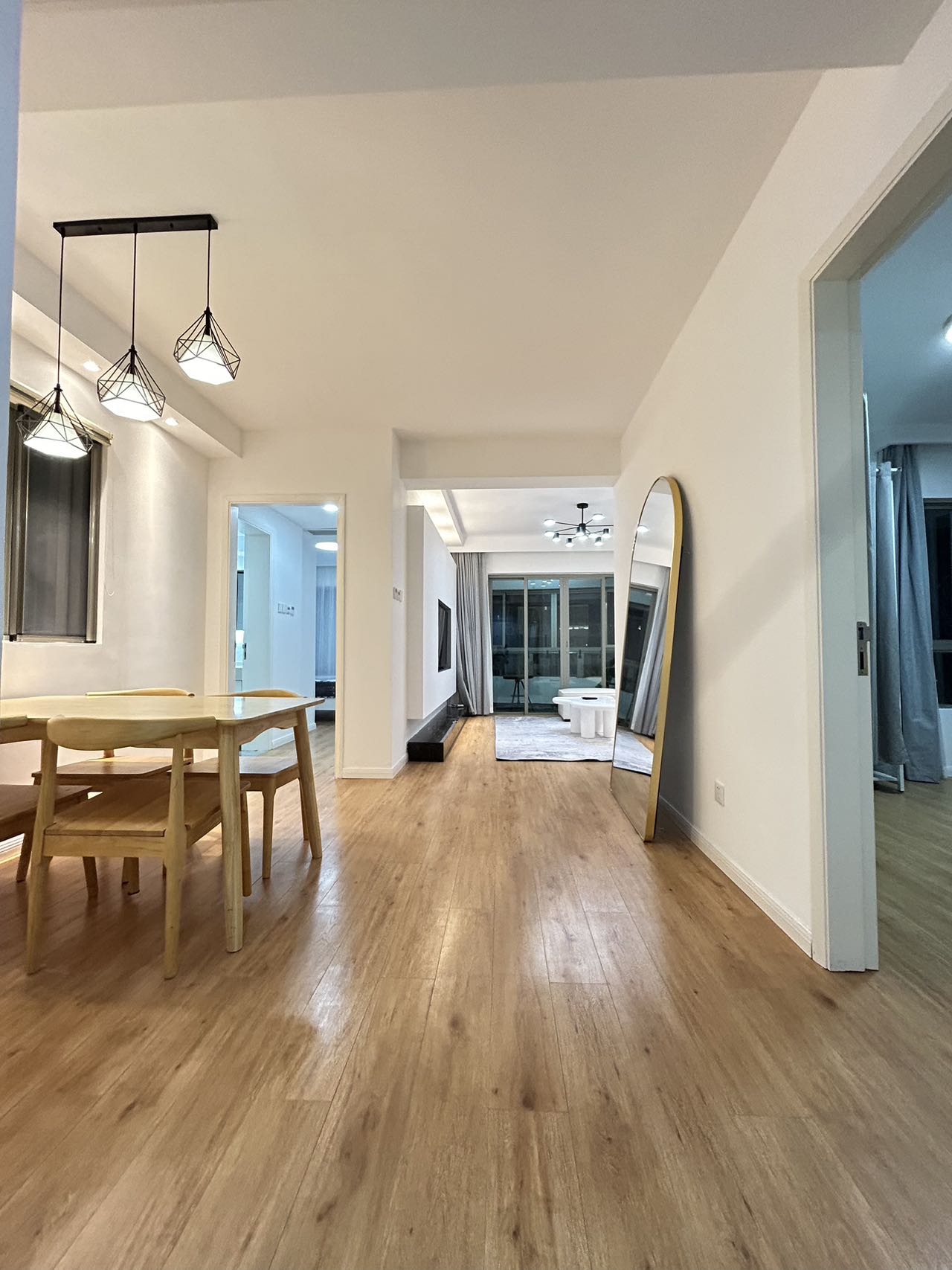 one-park-avenue-2-bed-2-bath-floor-heating-clubhouse-shanghai-rentals (2) 2-bed, 2-bath unit at One Park Avenue in Jing'an. 110 sqm, underfloor heating, central AC, oven, dishwasher. 50% greenery, clubhouse. 22,600 RMB/month.