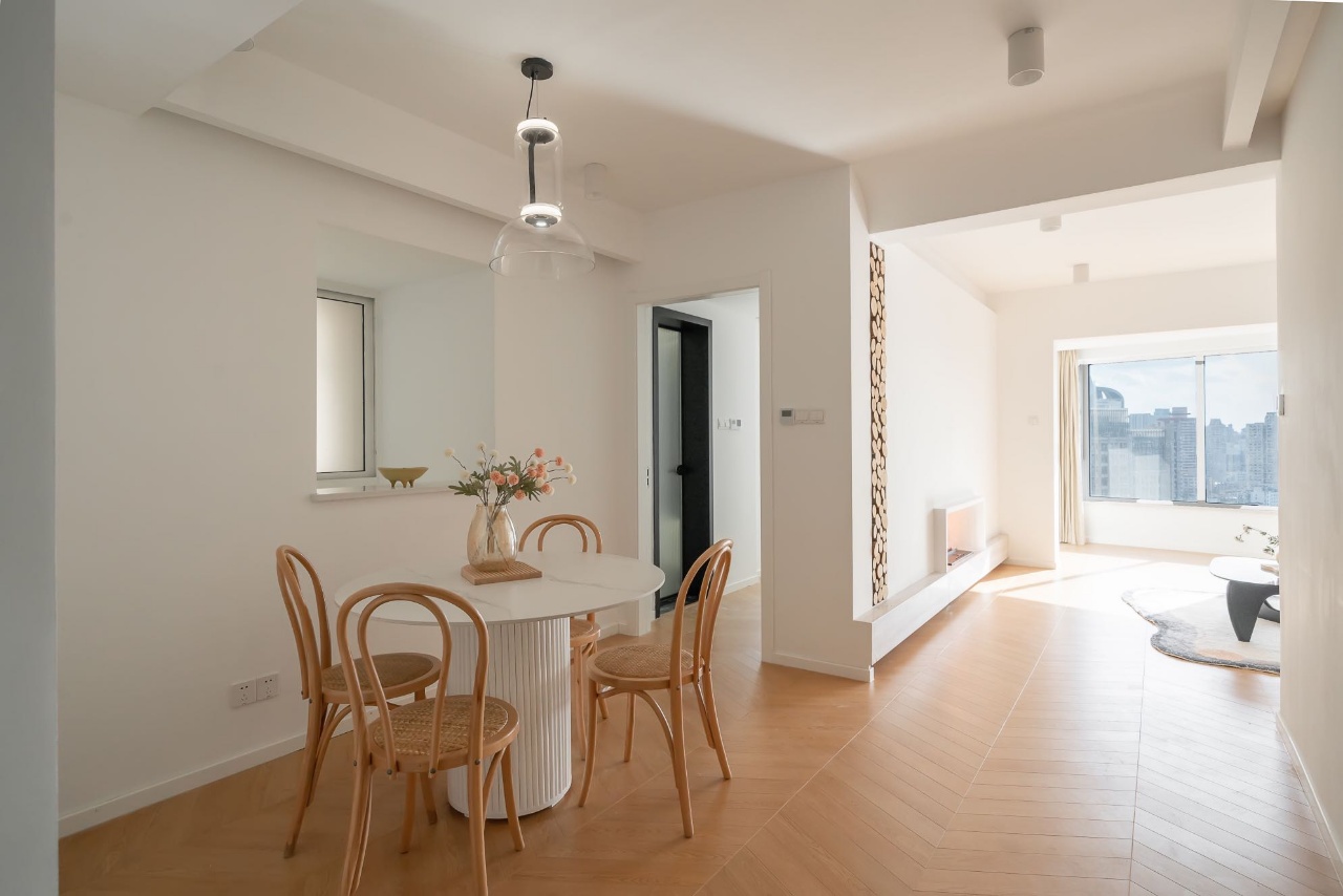 one-park-avenue-2-bed-2-bath-floor-heating-clubhouse-shanghai-rentals (3) High-floor 2-bed, 2-bath unit at One Park Avenue with 270° skyline views. 120 sqm, underfloor heating, central AC, Vanke management. 23,000 RMB/month