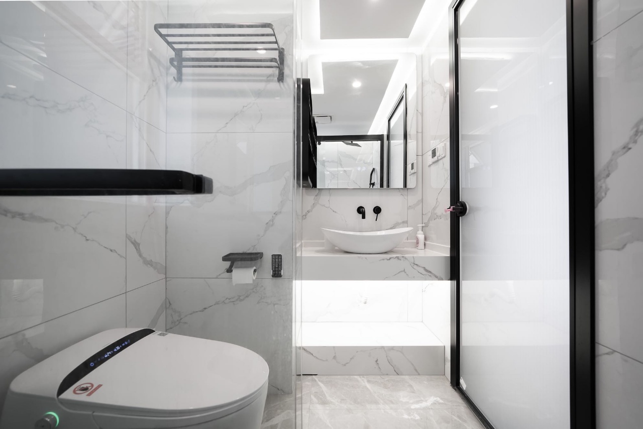 one-park-avenue-2-bed-2-bath-floor-heating-clubhouse-shanghai-rentals (5) High-floor 2-bed, 2-bath unit at One Park Avenue with 270° skyline views. 120 sqm, underfloor heating, central AC, Vanke management. 23,000 RMB/month