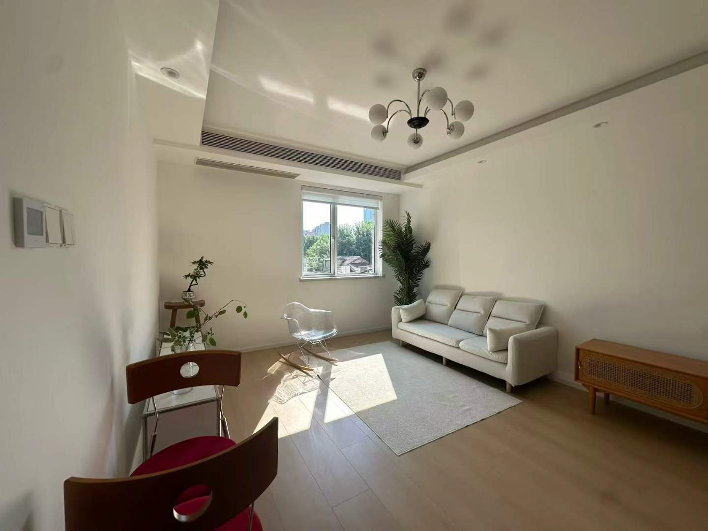 2-bed, 2-bath unit at Shanghai Grand Plaza on Julu Road. Fully furnished, bright unit, clubhouse with pool and gym. 18,000 RMB/month.