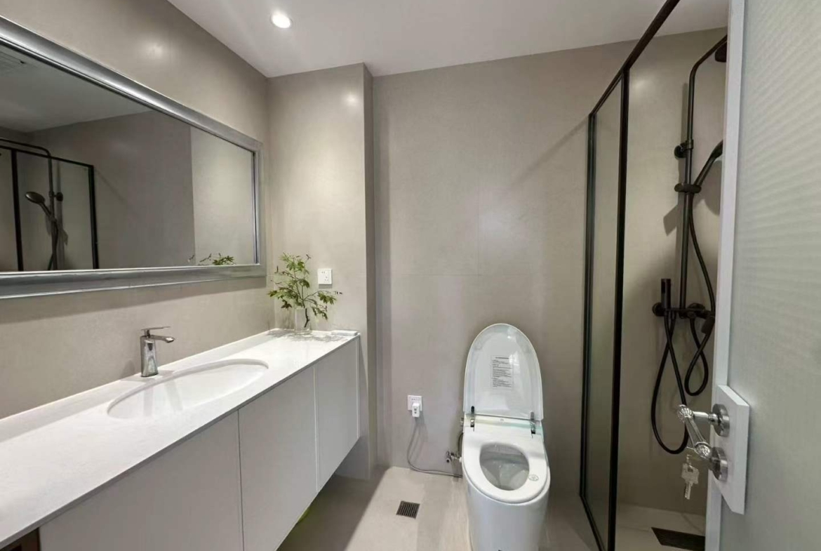 2-bed, 2-bath unit at Shanghai Grand Plaza on Julu Road. Fully furnished, bright unit, clubhouse with pool and gym. 18,000 RMB/month.