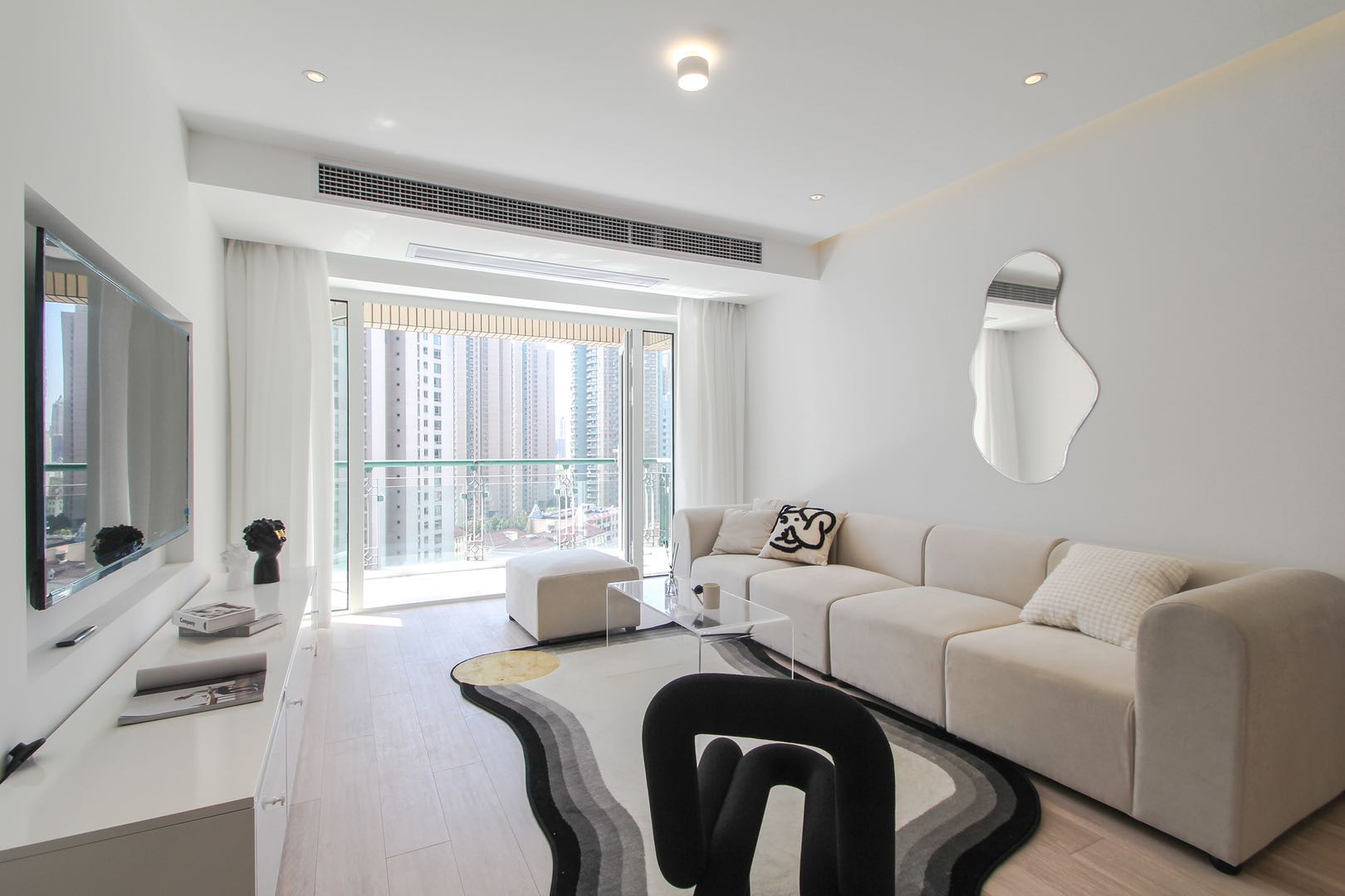 the-courtyard-changning-ffc-3-bed-2-bath-floor-heating-shanghai-rentals (1) 3-bed, 2-bath unit at The Courtyard. 135 sqm, full south-facing, underfloor heating, central AC, Bosch washer-dryer, Siemens kitchen. 29,000 RMB/month.