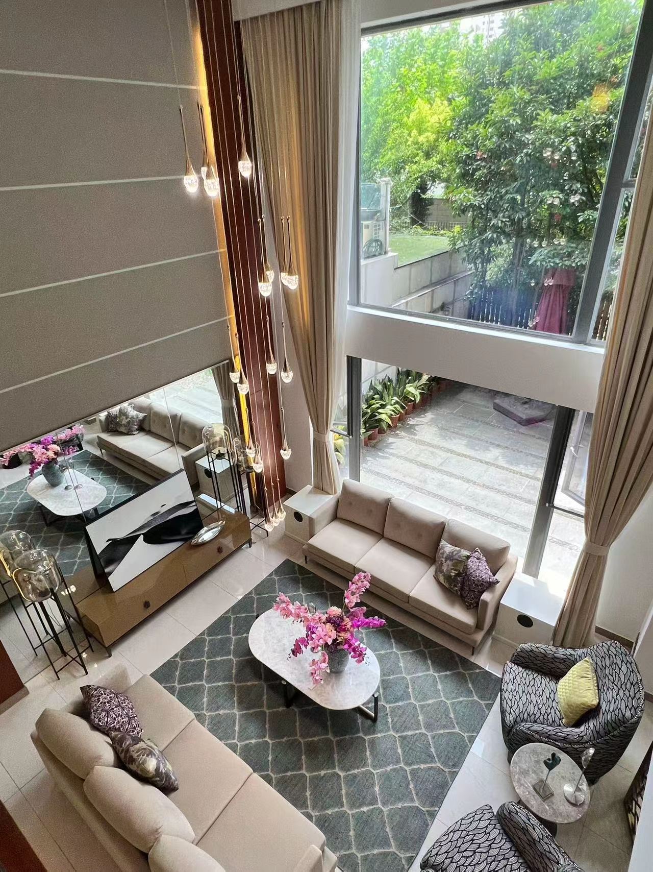 the-summit-anfu-road-for-sale-5-bed-3-bath-garden-shanghai-rentals (2) Ground floor duplex at The Summit with 6-meter void living room and L-shaped garden. 258 sqm, 5 beds, 3 baths. Prime Anfu Road location. 42.88 million RMB.
