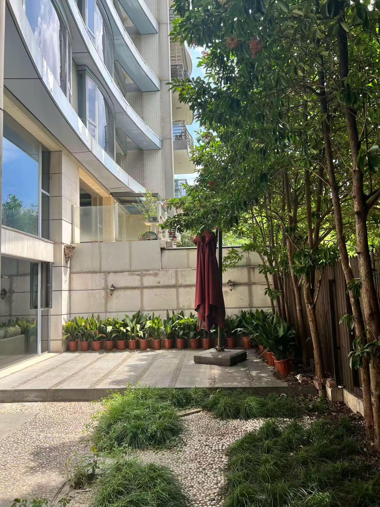 the-summit-anfu-road-for-sale-5-bed-3-bath-garden-shanghai-rentals (3) Ground floor duplex at The Summit with 6-meter void living room and L-shaped garden. 258 sqm, 5 beds, 3 baths. Prime Anfu Road location. 42.88 million RMB.