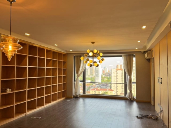 3-bed, 2-bath unit at The Summit in the Former French Concession. 145 sqm, underfloor heating, 50% greenery, strong expat community. 30,000 RMB/month.