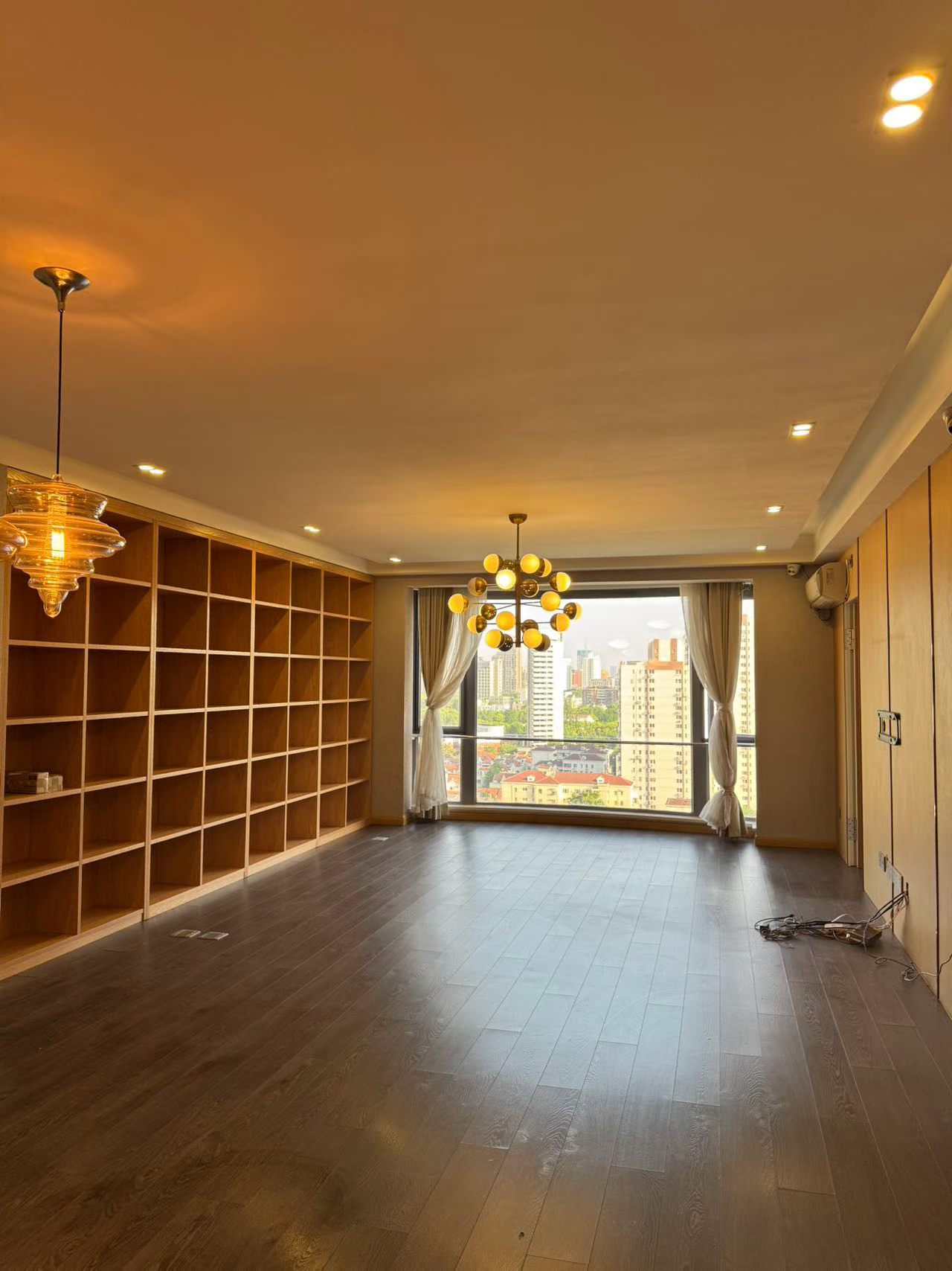 the-summit-ffc-anfu-road-3-bed-2-bath-floor-heating-clubhouse-prime-location-expat-compound-shanghai-rentals (1) 3-bed, 2-bath unit at The Summit in the Former French Concession. 145 sqm, underfloor heating, 50% greenery, strong expat community. 30,000 RMB/month.