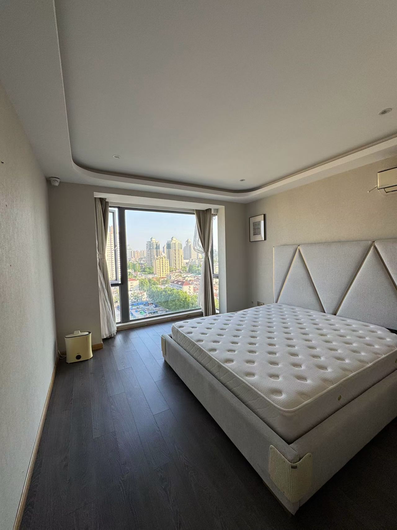 the-summit-ffc-anfu-road-3-bed-2-bath-floor-heating-clubhouse-prime-location-expat-compound-shanghai-rentals (3) 3-bed, 2-bath unit at The Summit in the Former French Concession. 145 sqm, underfloor heating, 50% greenery, strong expat community. 30,000 RMB/month.