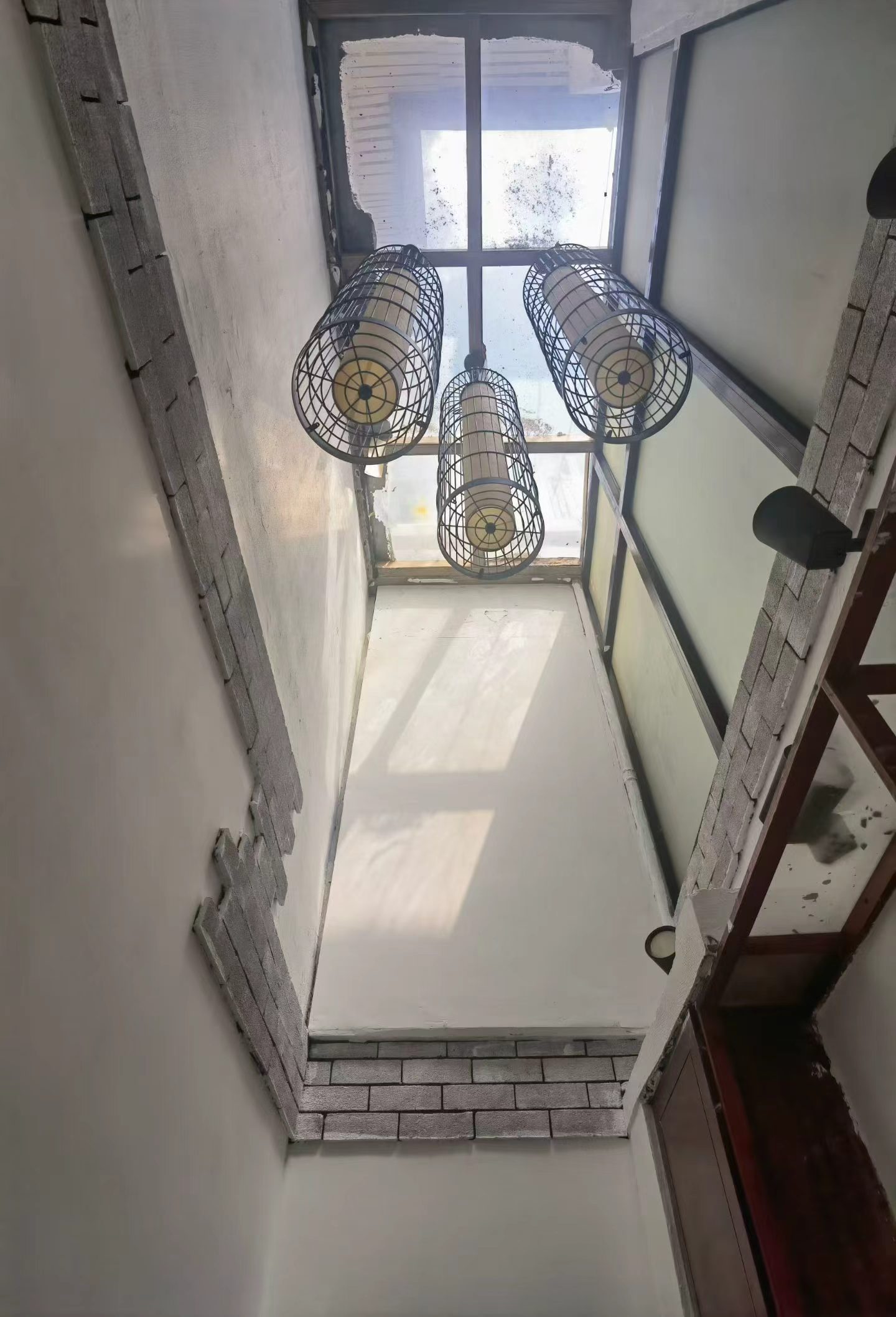 tianping-road-lane-house-2-bed-2-bath-ffc-shanghai-rentals (2) Entire lane house on Tianping Road. 2 beds, 2 baths, 100 sqm, suitable for home or studio. Prime FFC location. 23,000 RMB/month.