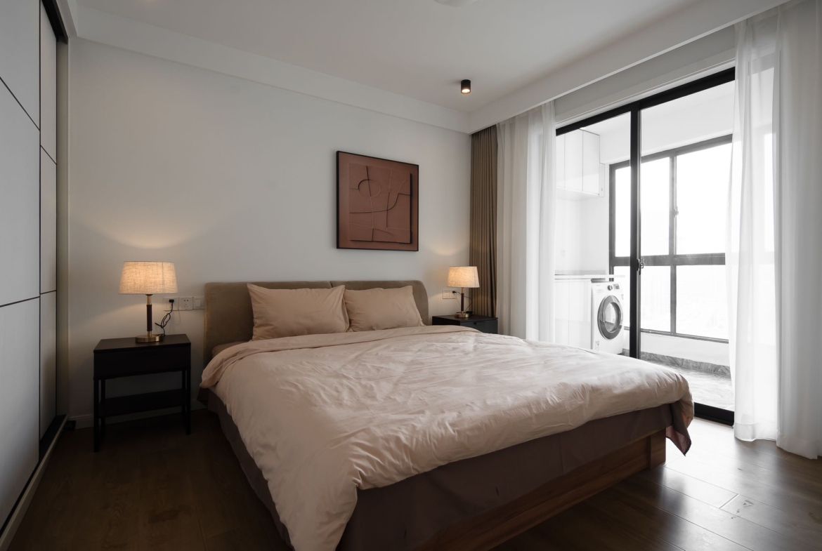 2-bed, 1-bath unit at Top of City in Jing'an. 85 sqm, high floor, night views, water underfloor heating. Near Nanjing West Road. 19,800 RMB/month.