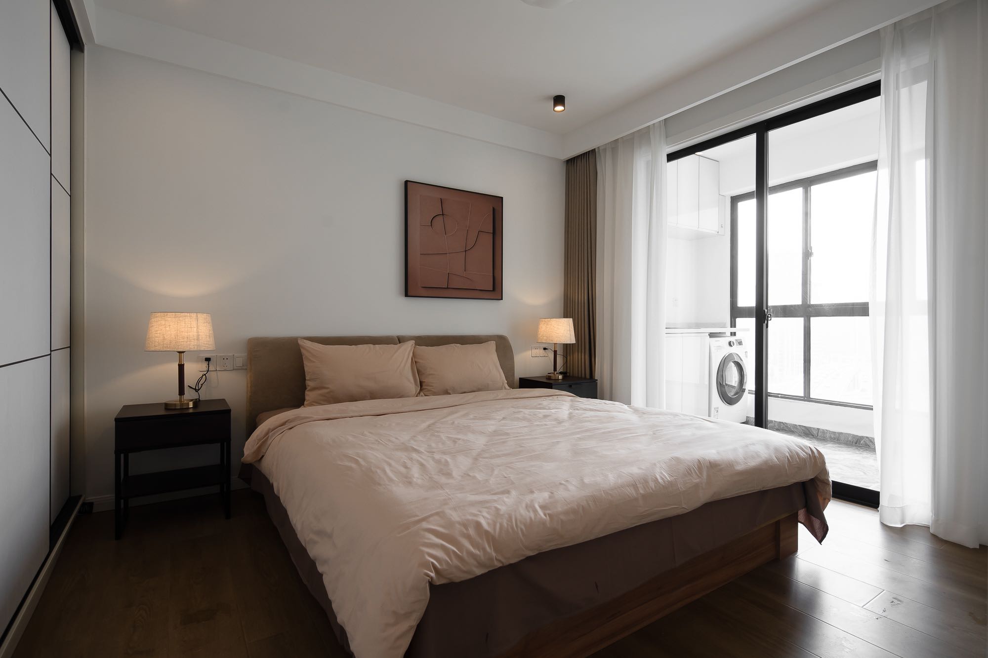 top-of-city-jingan-2-bed-1-bath-floor-heating-clubhouse-shanghai-rentals (5) 2-bed, 1-bath unit at Top of City in Jing'an. 85 sqm, high floor, night views, water underfloor heating. Near Nanjing West Road. 19,800 RMB/month.