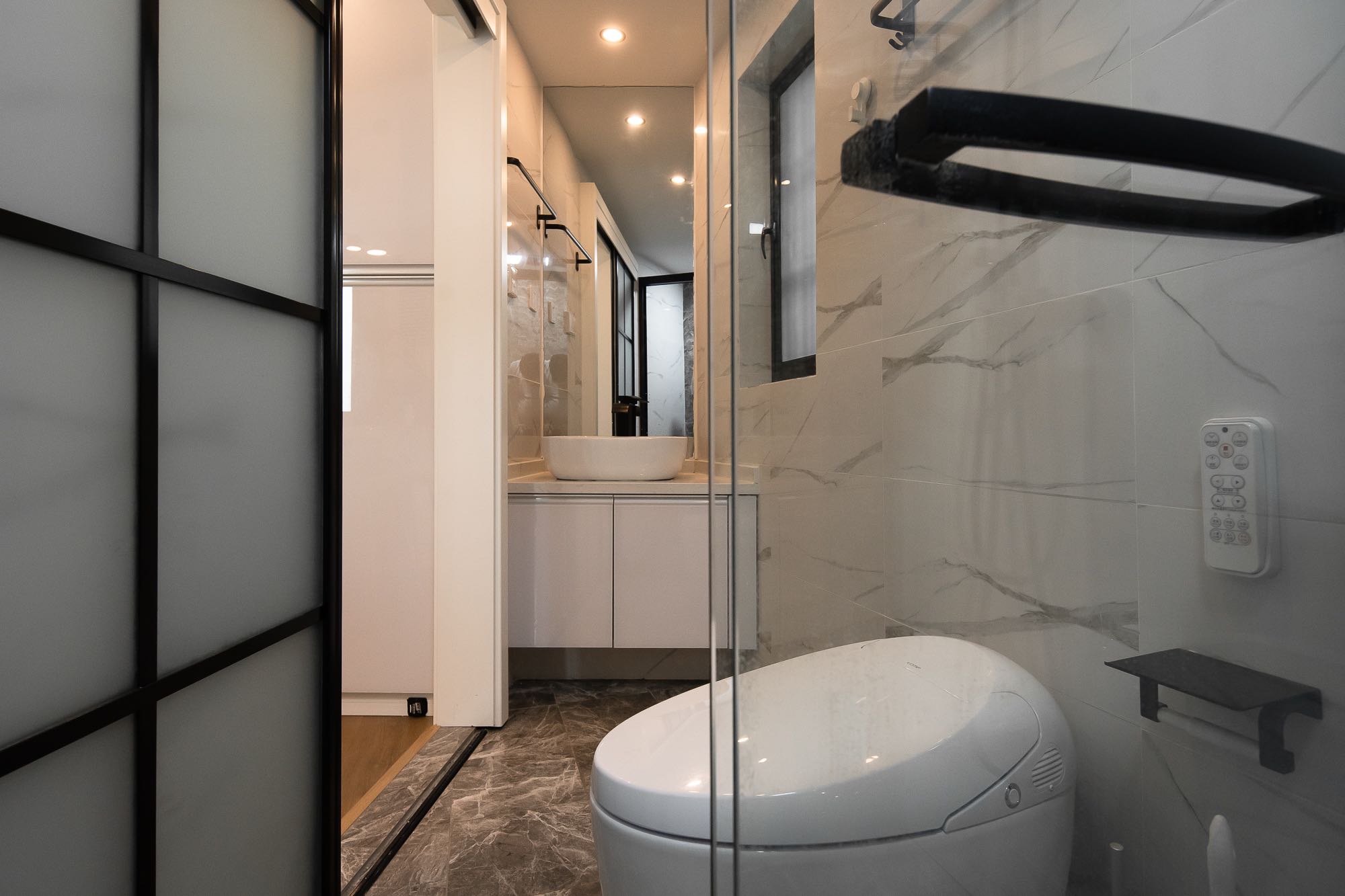 top-of-city-jingan-2-bed-1-bath-floor-heating-clubhouse-shanghai-rentals (6) 2-bed, 1-bath unit at Top of City in Jing'an. 85 sqm, high floor, night views, water underfloor heating. Near Nanjing West Road. 19,800 RMB/month.