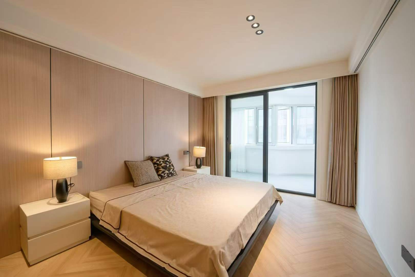 wuxing-road-apartment-3-bed-2-bath-floor-heating-large-balcony-ffc-hengfu-shanghai-rentals (6) High-floor 3-bed unit at Wuxing Apartment on Wuxing Road, Hengfu Area. 153 sqm, central AC, underfloor heating, large balcony. Near Hengshan Road Station. 26,800 RMB/month.
