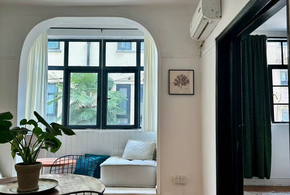 1-bed, 1-bath heritage unit on Wuyuan Road. South-facing bedroom and living room, bright, one unit per floor, owner direct. 9,800 RMB/month.