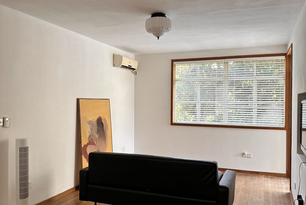2-bed, 2-bath unit on Xingguo Road near the FFC border. 100 sqm, available September 7. Central location. 20,000 RMB/month.
