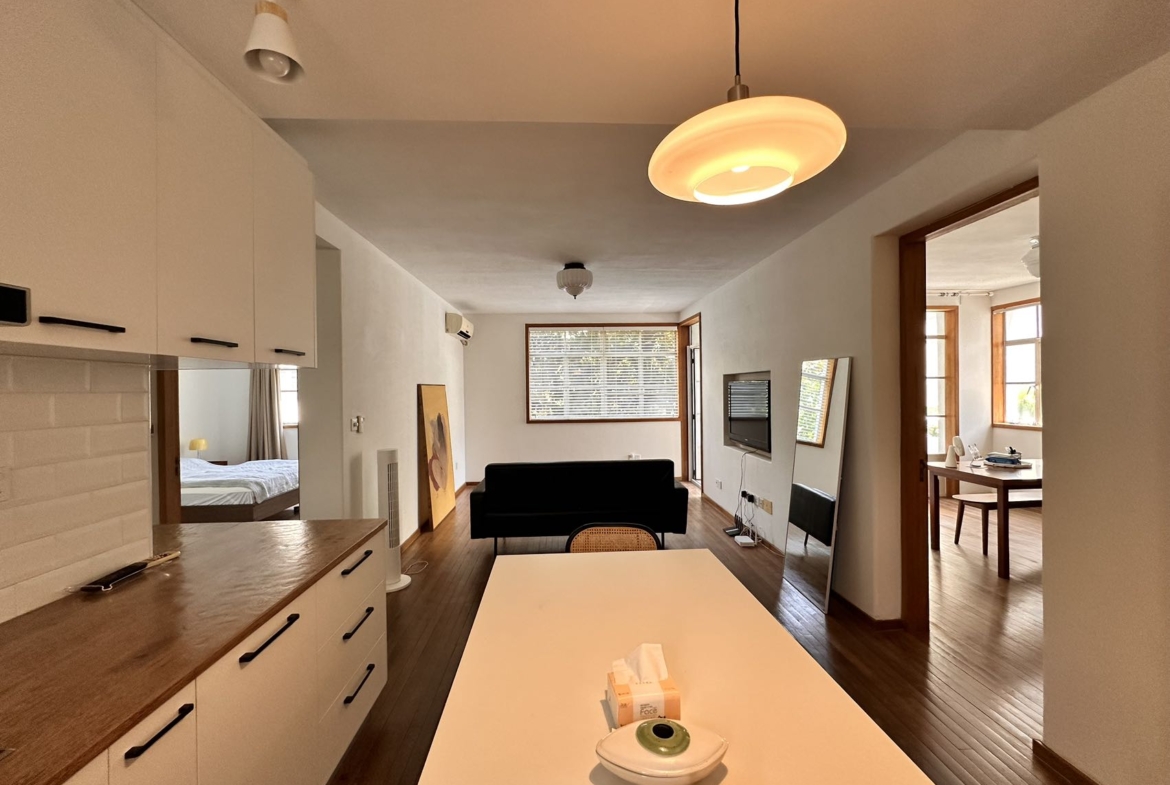 2-bed, 2-bath unit on Xingguo Road near the FFC border. 100 sqm, available September 7. Central location. 20,000 RMB/month.