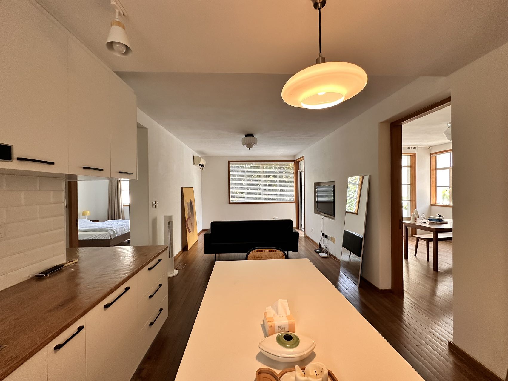 xingguo-road-ffc-apartment-2-bed-2-bath-shanghai-rentals (2) 2-bed, 2-bath unit on Xingguo Road near the FFC border. 100 sqm, available September 7. Central location. 20,000 RMB/month.