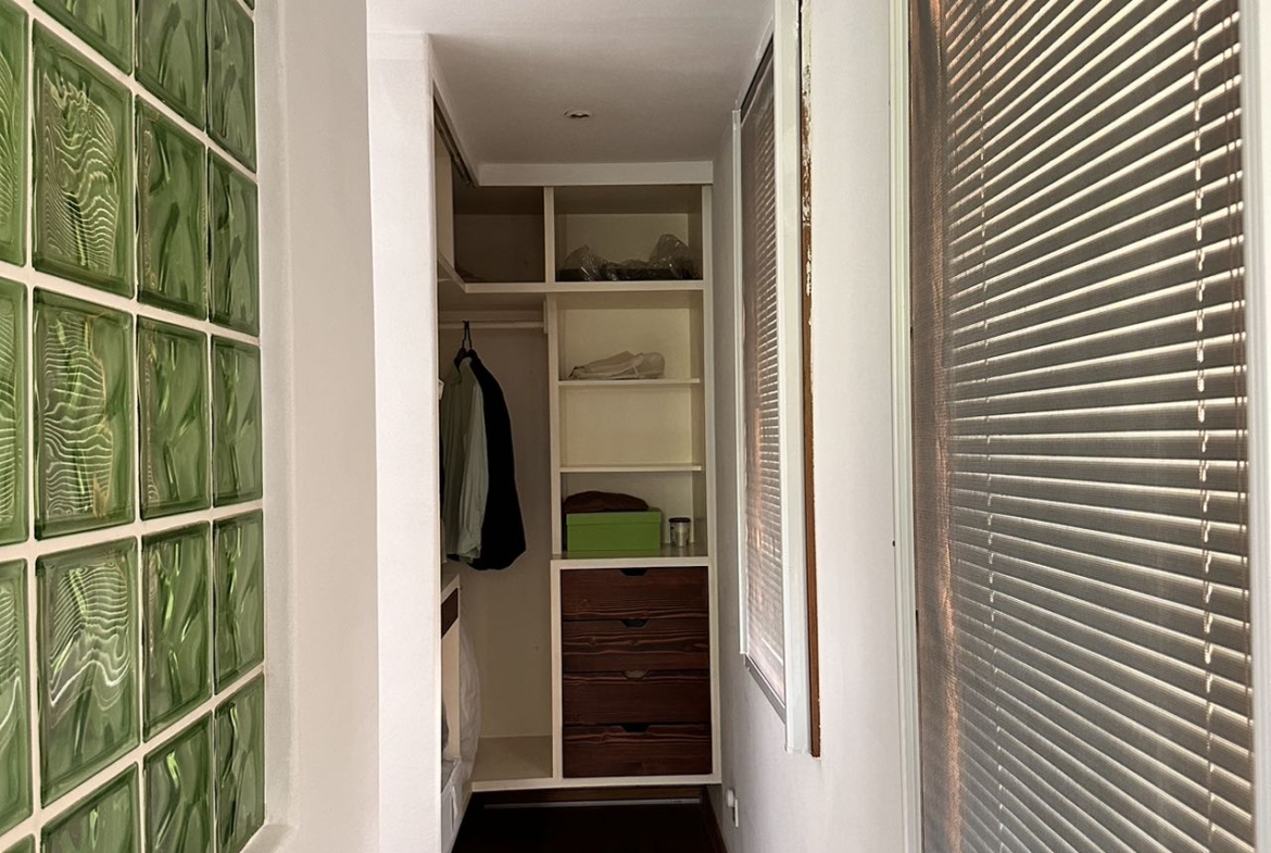 2-bed, 2-bath unit on Xingguo Road near the FFC border. 100 sqm, available September 7. Central location. 20,000 RMB/month.