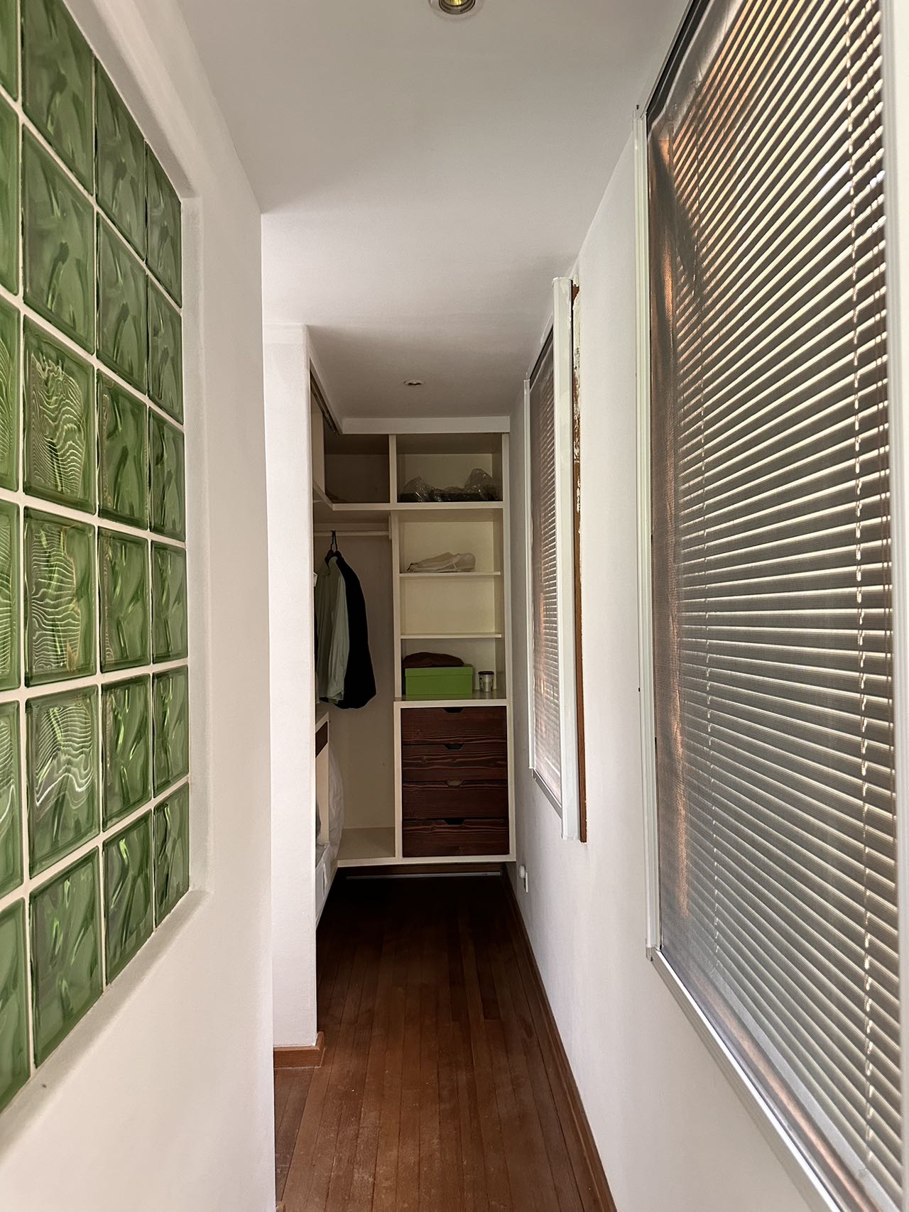 xingguo-road-ffc-apartment-2-bed-2-bath-shanghai-rentals (4) 2-bed, 2-bath unit on Xingguo Road near the FFC border. 100 sqm, available September 7. Central location. 20,000 RMB/month.
