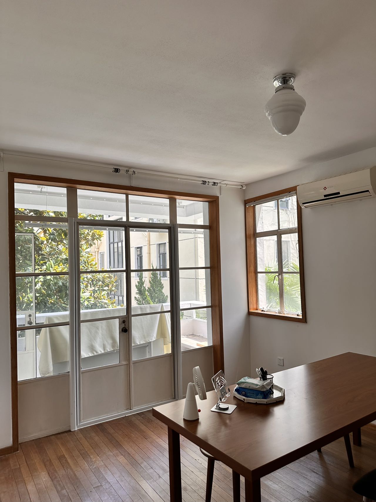 xingguo-road-ffc-apartment-2-bed-2-bath-shanghai-rentals (6) 2-bed, 2-bath unit on Xingguo Road near the FFC border. 100 sqm, available September 7. Central location. 20,000 RMB/month.