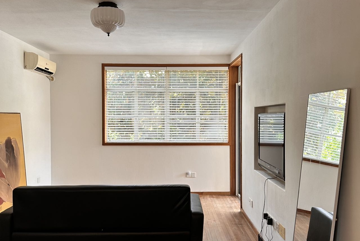2-bed, 2-bath unit on Xingguo Road near the FFC border. 100 sqm, available September 7. Central location. 20,000 RMB/month.