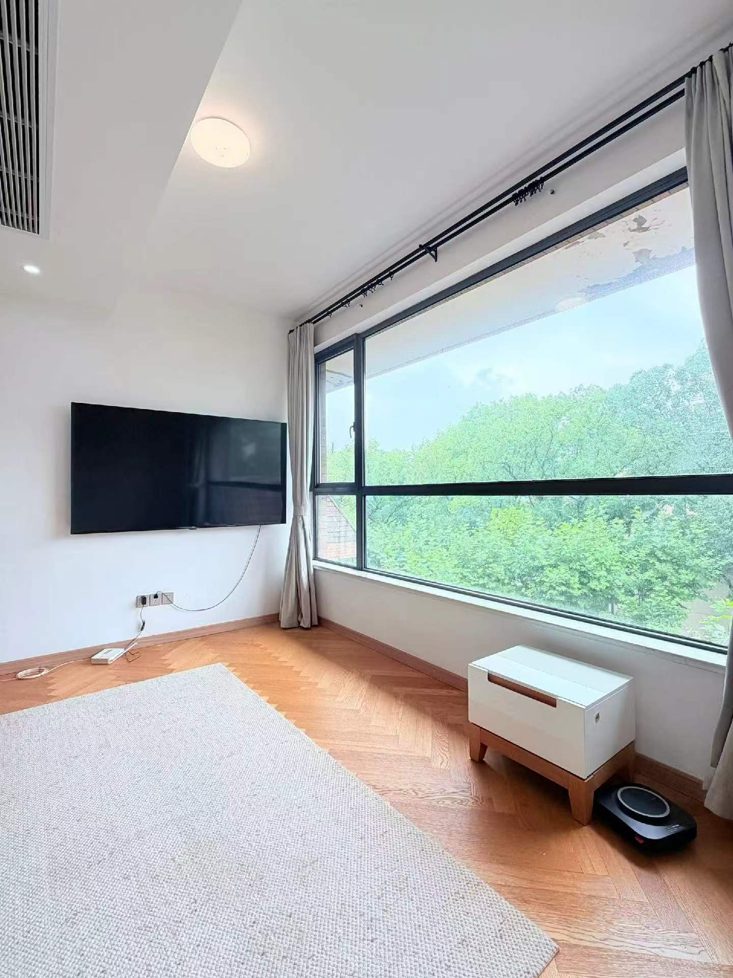 xingguo-road-heritage-apartment-ffc-changning-2-bed-2-bath-terrace-shanghai-rentals (1) 2-bed, 2-bath heritage unit on Xingguo Road with large terrace. 120 sqm, quiet FFC border location. 22,800 RMB/month.