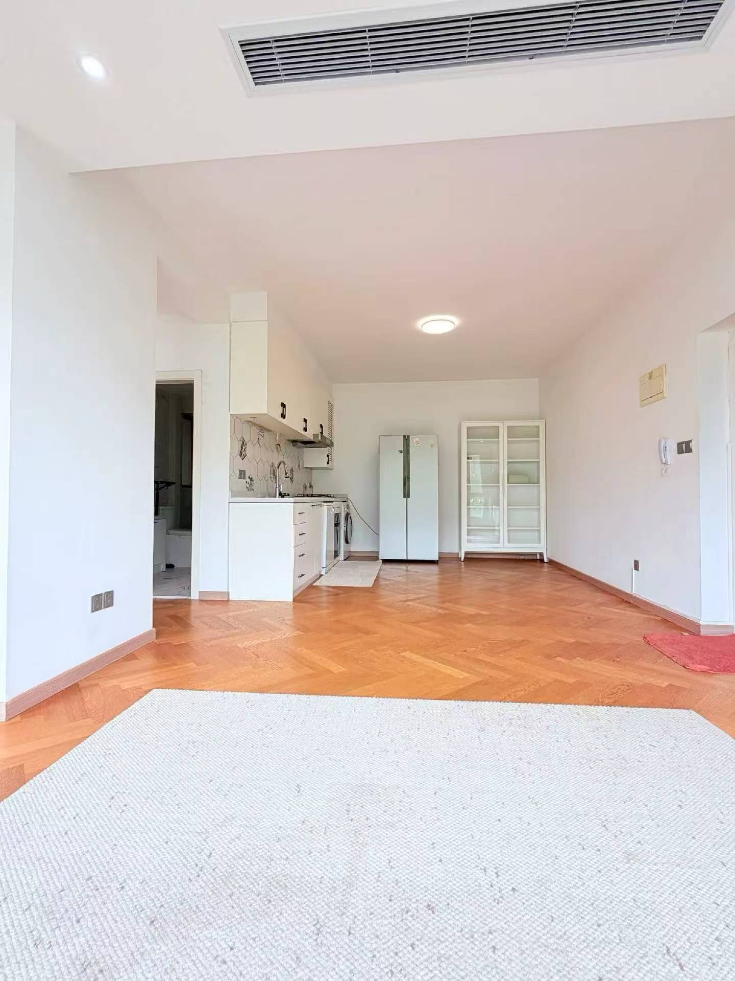 xingguo-road-heritage-apartment-ffc-changning-2-bed-2-bath-terrace-shanghai-rentals (2) 2-bed, 2-bath heritage unit on Xingguo Road with large terrace. 120 sqm, quiet FFC border location. 22,800 RMB/month.
