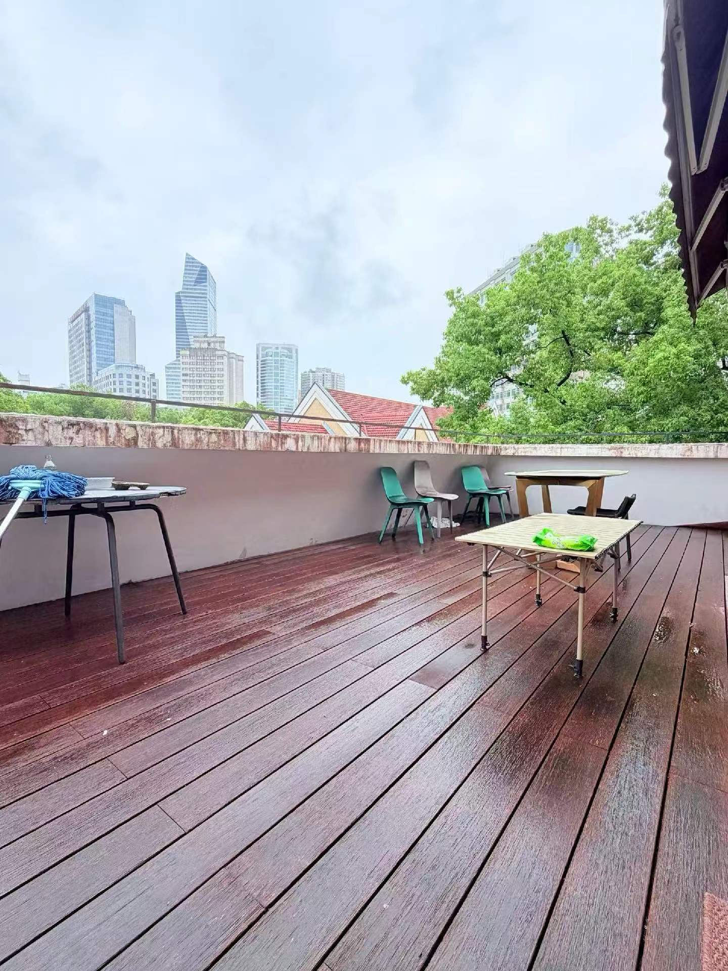 xingguo-road-heritage-apartment-ffc-changning-2-bed-2-bath-terrace-shanghai-rentals (4) 2-bed, 2-bath heritage unit on Xingguo Road with large terrace. 120 sqm, quiet FFC border location. 22,800 RMB/month.
