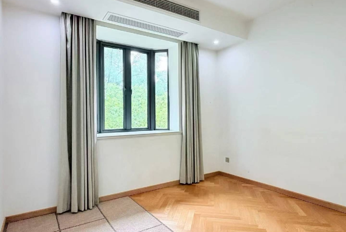 2-bed, 2-bath heritage unit on Xingguo Road with large terrace. 120 sqm, quiet FFC border location. 22,800 RMB/month.
