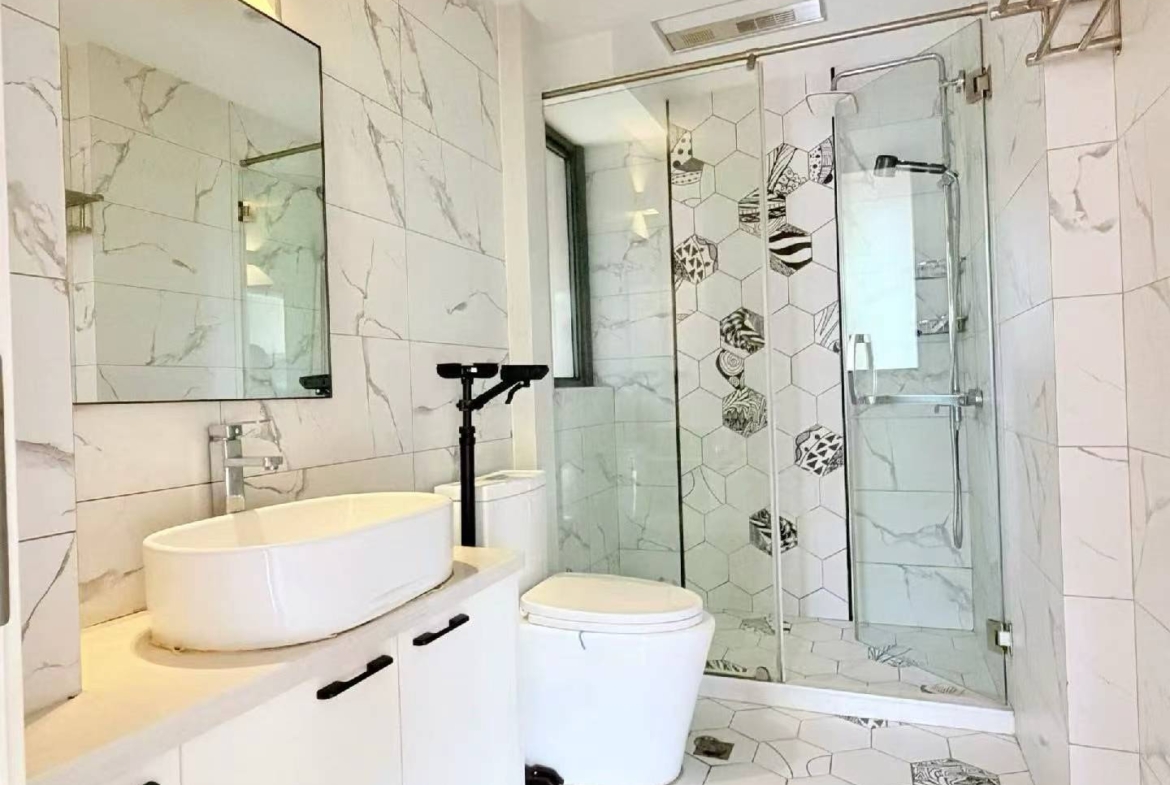 2-bed, 2-bath heritage unit on Xingguo Road with large terrace. 120 sqm, quiet FFC border location. 22,800 RMB/month.