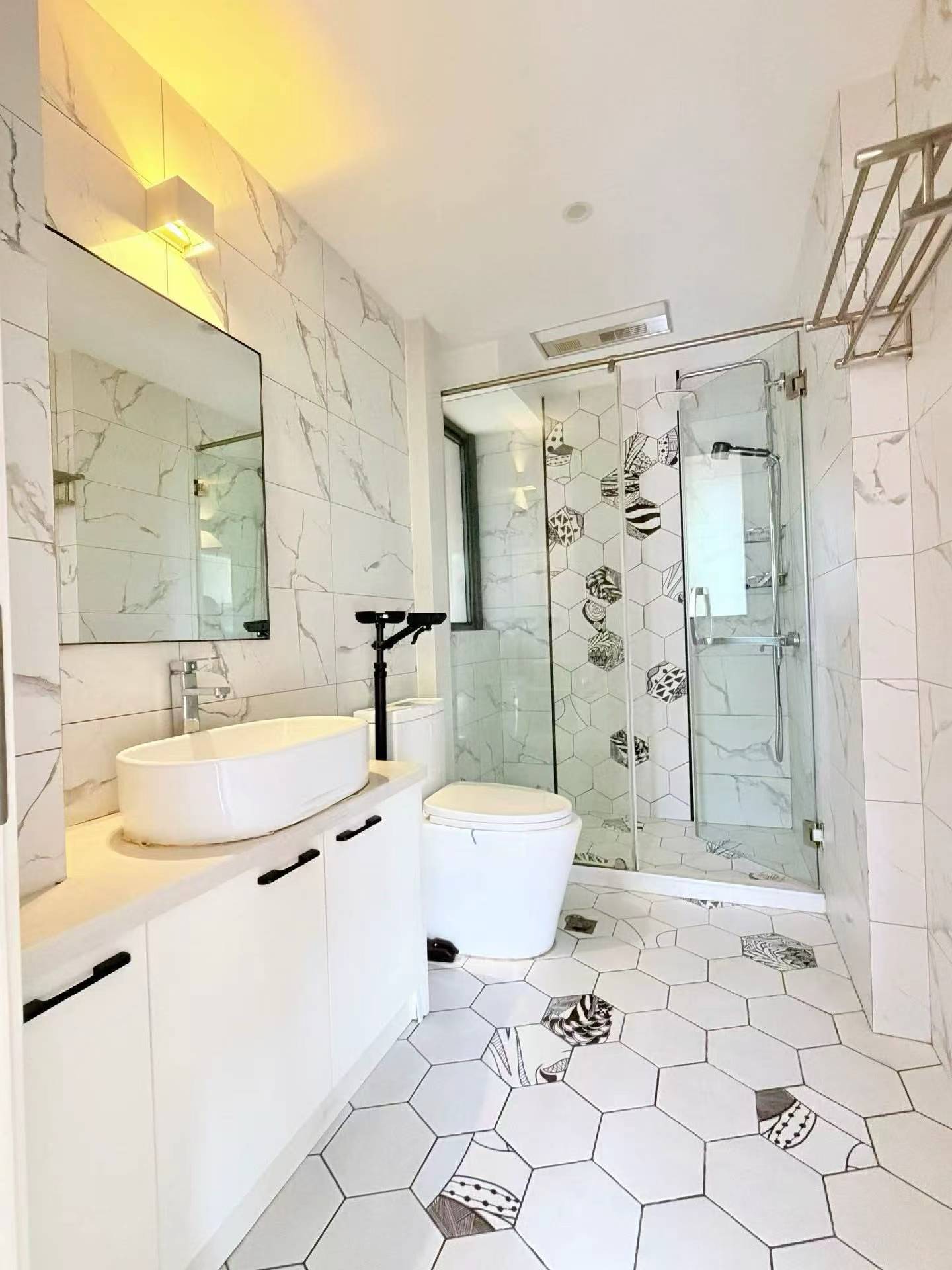 xingguo-road-heritage-apartment-ffc-changning-2-bed-2-bath-terrace-shanghai-rentals (6) 2-bed, 2-bath heritage unit on Xingguo Road with large terrace. 120 sqm, quiet FFC border location. 22,800 RMB/month.