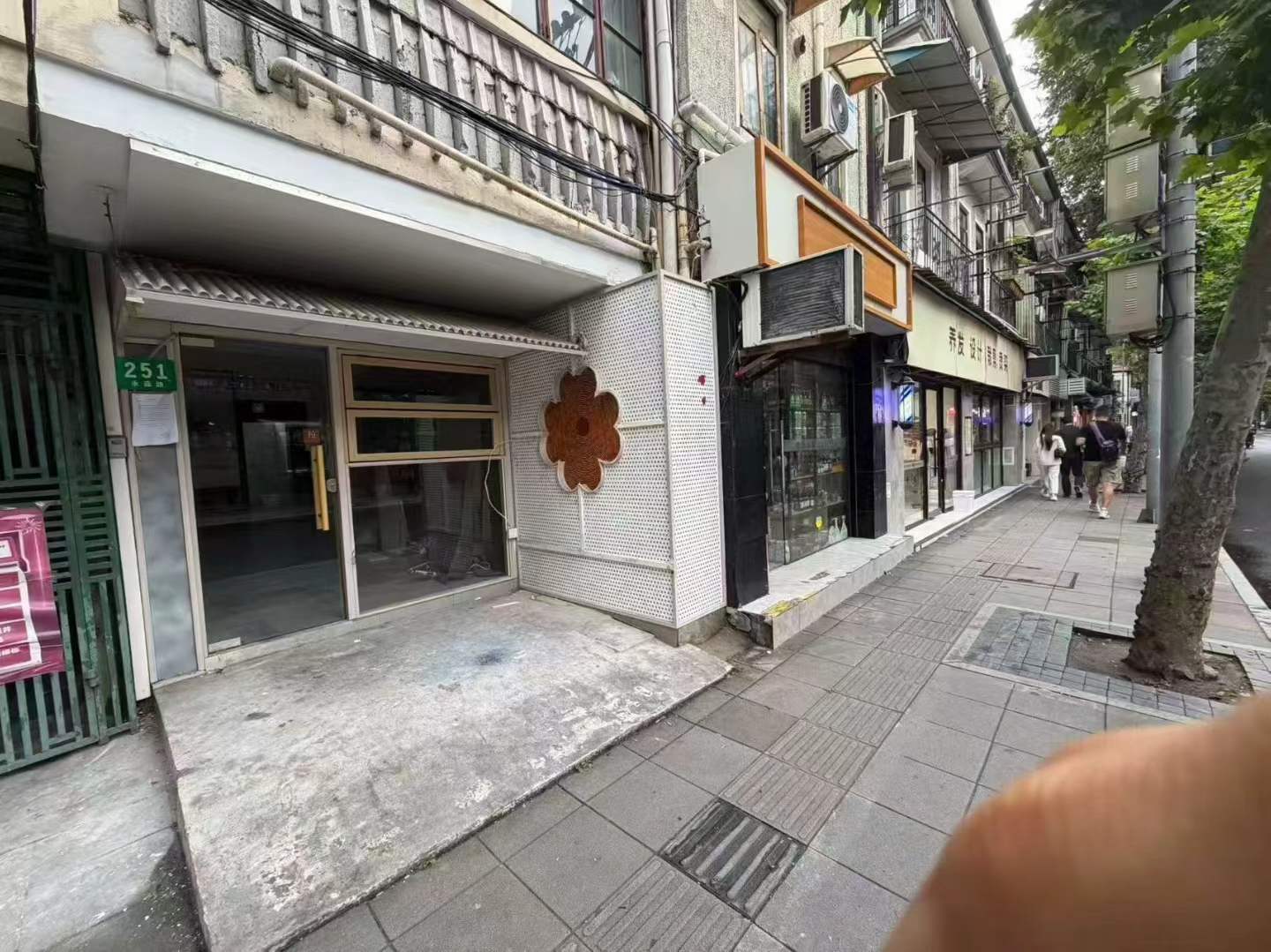yongjia-road-ffc-street-front-retail-shanghai-rentals Street-front retail shop on Yongjia Road in the Wutong District. 40 sqm, water/drainage, license for apparel and retail. 20,800 RMB/month.