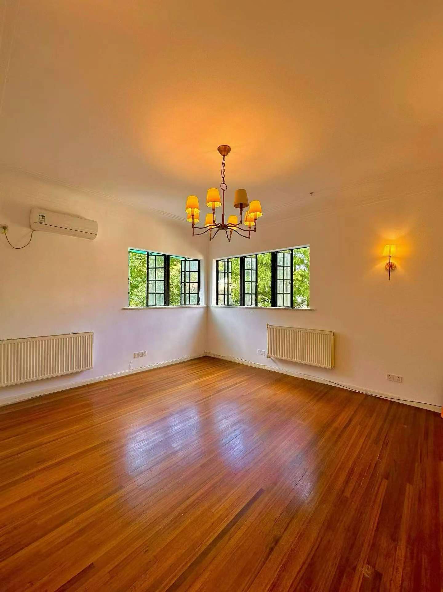 yueyang-road-lane-house-ffc-1-bed-1-bath-wall-heating-terrace-shanghai-rentals (1) 1-bed, 1-bath lane house on Yueyang Road with sunroom and private terrace. Heritage FFC location. 15,800 RMB/month.