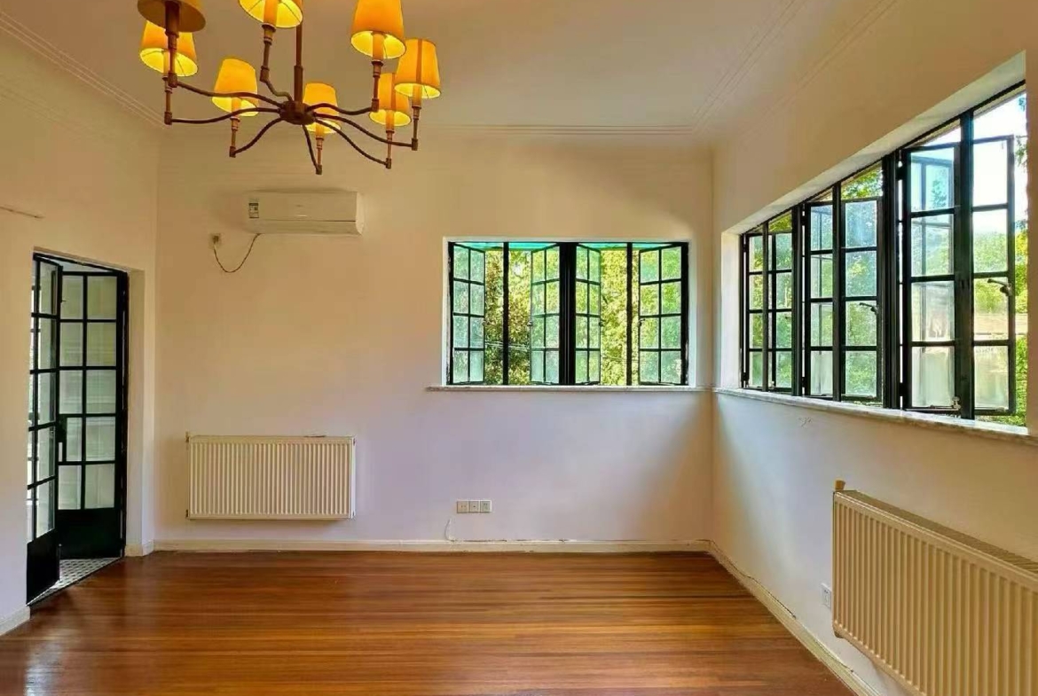 1-bed, 1-bath lane house on Yueyang Road with sunroom and private terrace. Heritage FFC location. 15,800 RMB/month.