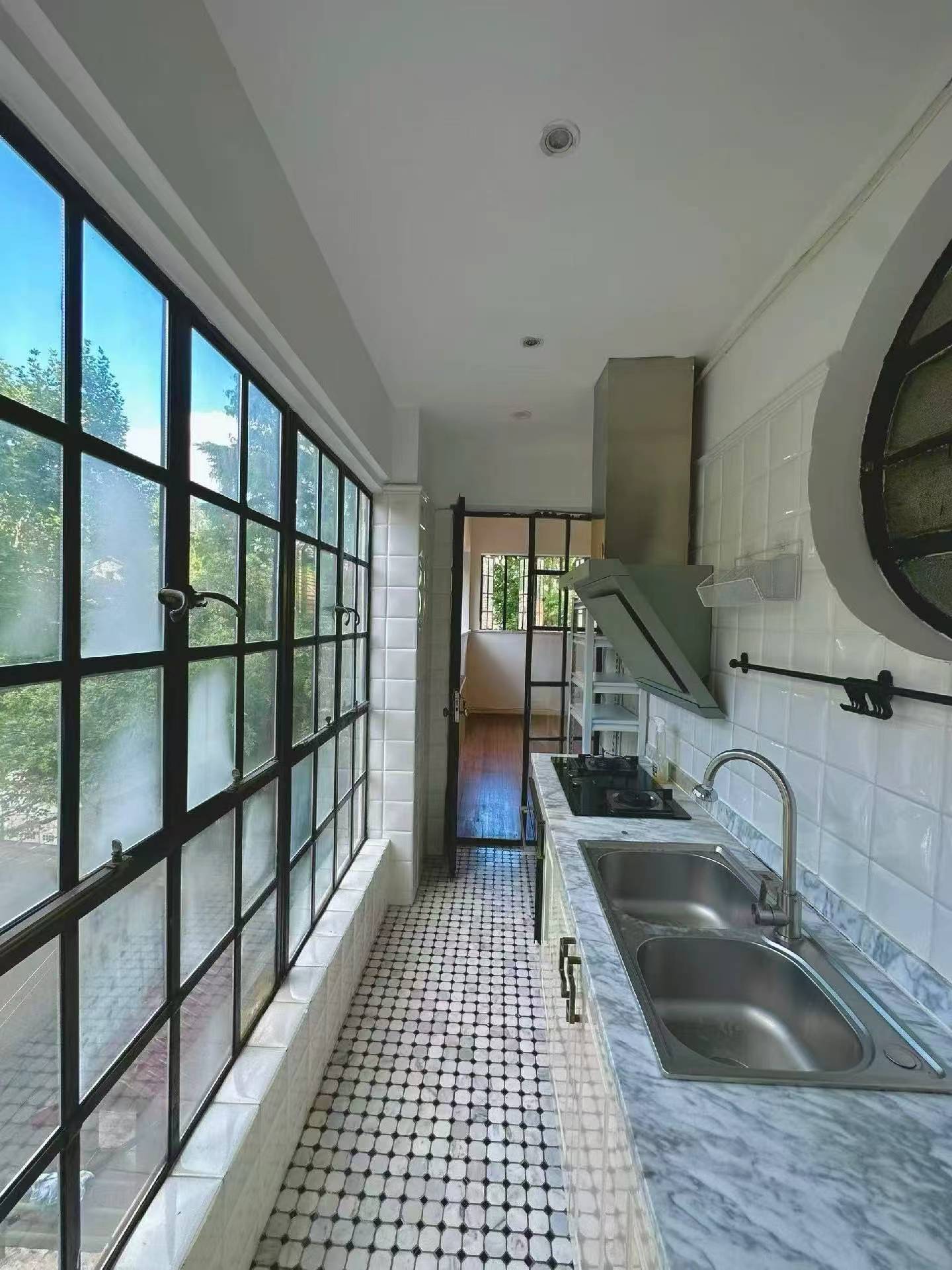 yueyang-road-lane-house-ffc-1-bed-1-bath-wall-heating-terrace-shanghai-rentals (3) 1-bed, 1-bath lane house on Yueyang Road with sunroom and private terrace. Heritage FFC location. 15,800 RMB/month.