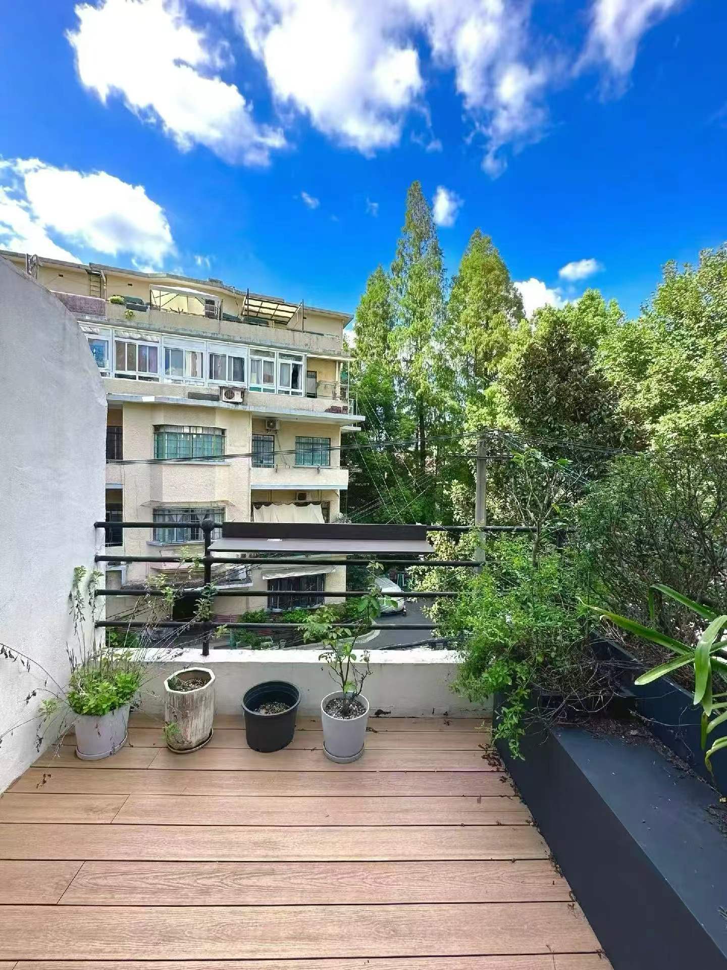 yueyang-road-lane-house-ffc-1-bed-1-bath-wall-heating-terrace-shanghai-rentals (4) 1-bed, 1-bath lane house on Yueyang Road with sunroom and private terrace. Heritage FFC location. 15,800 RMB/month.