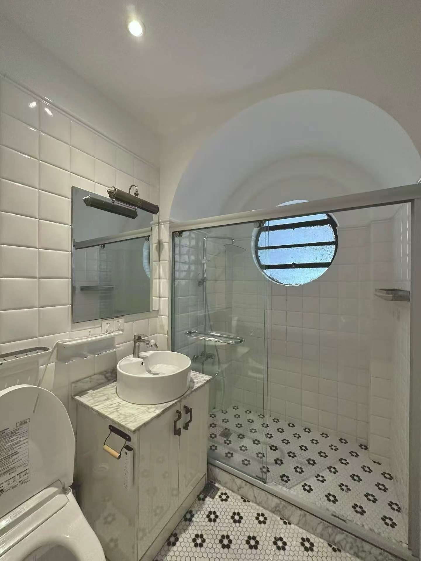 yueyang-road-lane-house-ffc-1-bed-1-bath-wall-heating-terrace-shanghai-rentals (5) 1-bed, 1-bath lane house on Yueyang Road with sunroom and private terrace. Heritage FFC location. 15,800 RMB/month.