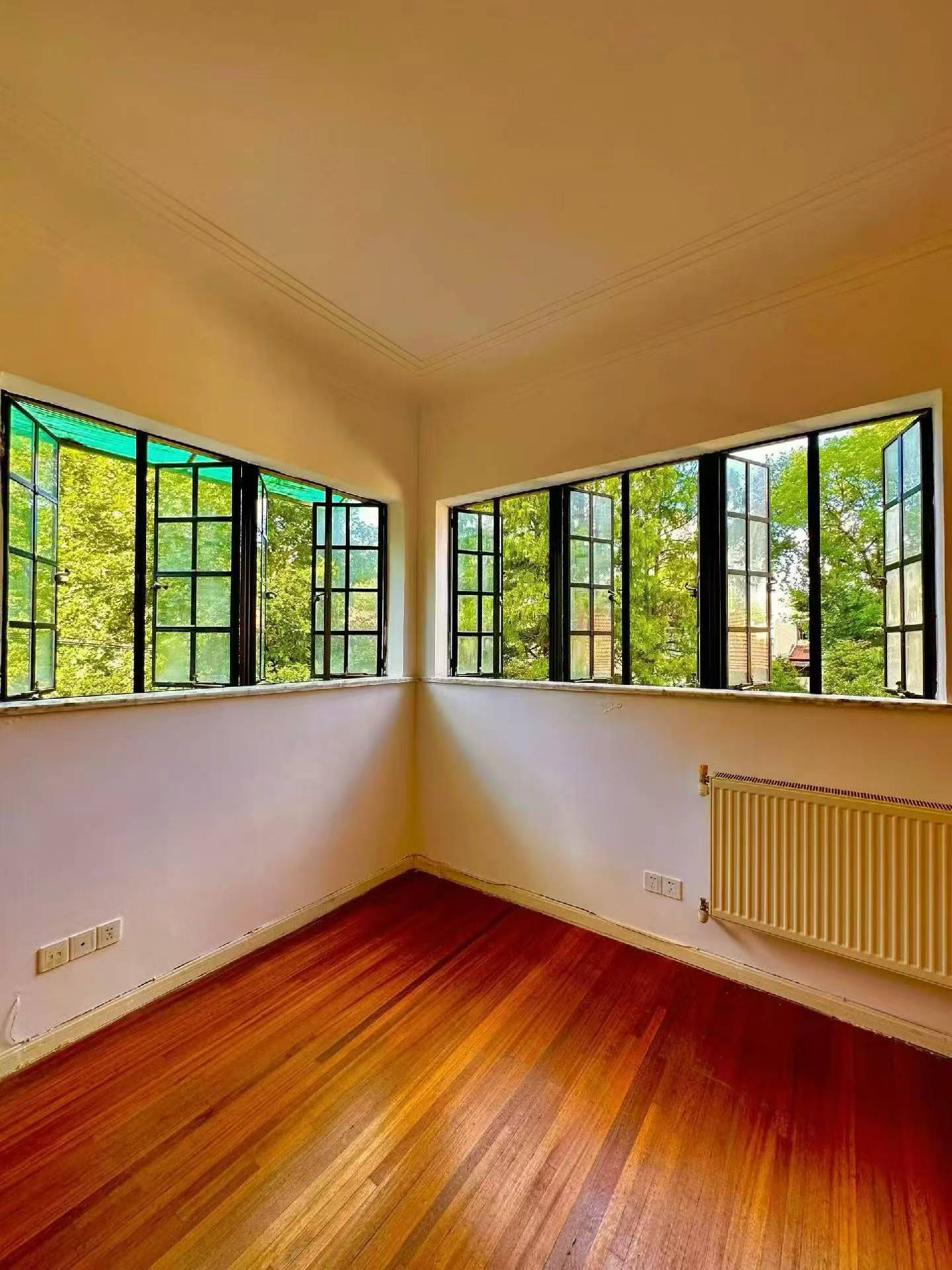 yueyang-road-lane-house-ffc-1-bed-1-bath-wall-heating-terrace-shanghai-rentals (6) 1-bed, 1-bath lane house on Yueyang Road with sunroom and private terrace. Heritage FFC location. 15,800 RMB/month.