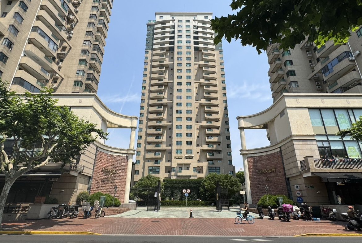 3-bed, 2-bath unit at Ambassy Court on Huaihai Road. 160.2 sqm, 3 balconies, 3.2m ceilings, underfloor heating, central AC, French luxury renovation. 42,000 RMB/month.