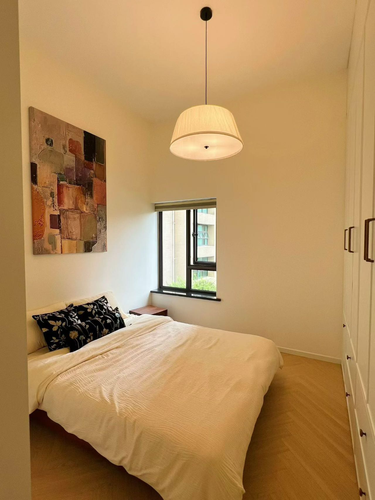 ambassy-court-3-bed-2-bath-ffc-floor-heating-clubhouse-shanghai-rentals (7) 3-bed, 2-bath unit at Ambassy Court on Huaihai Road. 160.2 sqm, 3 balconies, 3.2m ceilings, underfloor heating, central AC, French luxury renovation. 42,000 RMB/month.
