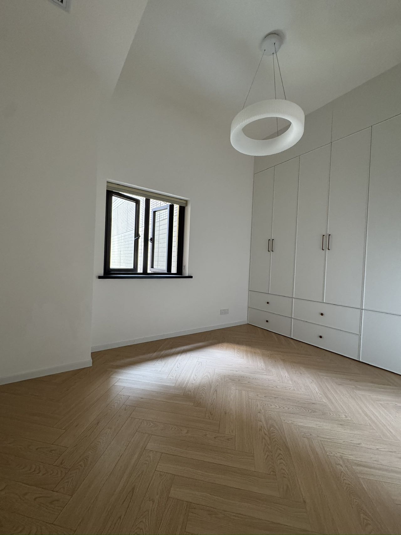 ambassy-court-3-bed-2-bath-ffc-floor-heating-clubhouse-shanghai-rentals (8) 3-bed, 2-bath unit at Ambassy Court on Huaihai Road. 160.2 sqm, 3 balconies, 3.2m ceilings, underfloor heating, central AC, French luxury renovation. 42,000 RMB/month.